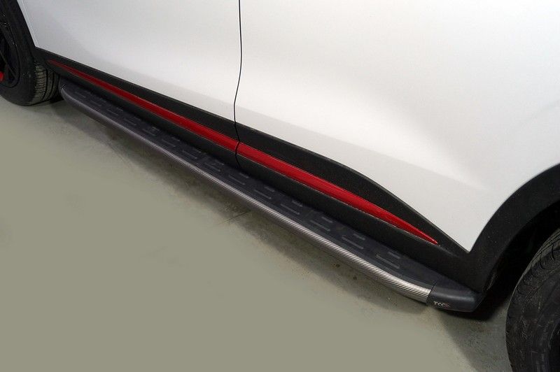 Пороги алюминиевые ТСС с пластиковой накладкой 1720 мм для Omoda C5 2WD 2022-2026 Карбон серые. Артикул OMOC522-09GR