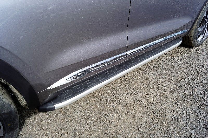 Пороги алюминиевые ТСС с пластиковой накладкой 1820 мм для Geely Monjaro 2022-2026. Артикул GEELMON23-06AL