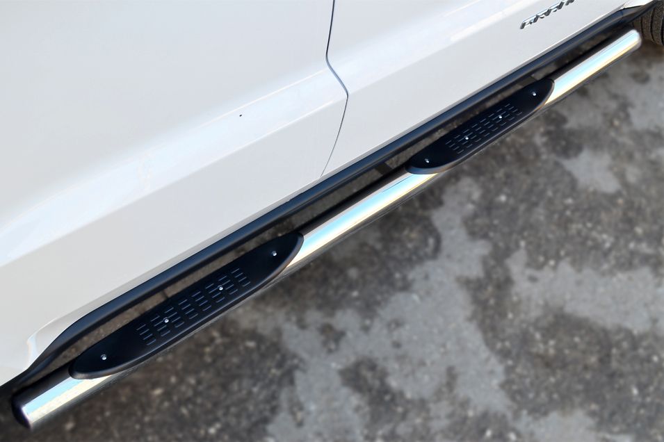 Защита порогов RusStal труба d76 с накладкой (вариант 3) для Jeep Grand Cherokee WK2 2013-2026. Артикул JGCT-0015303