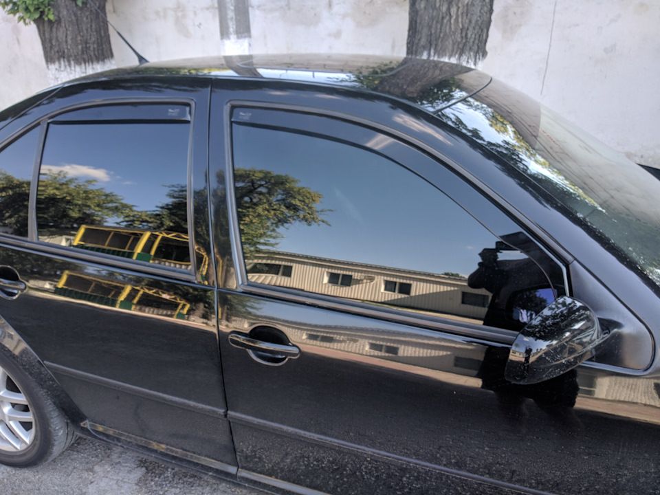 Дефлекторы Heko для окон Volkswagen Bora седан 1998-2005. Артикул 31135