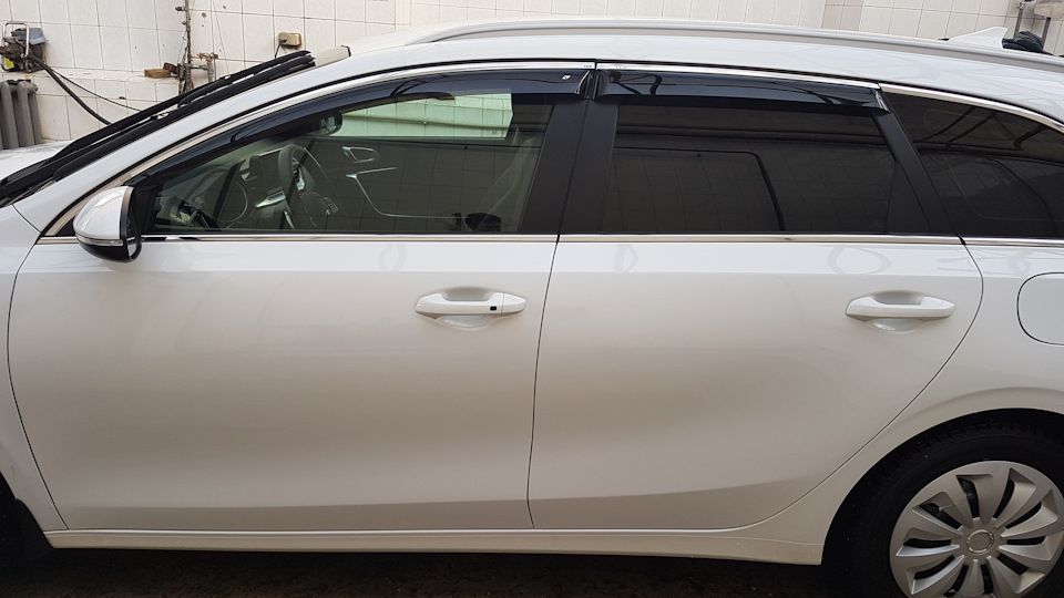 Дефлекторы Cobra Tuning для окон (c хром. молдингом) Kia Ceed III универсал 2018-2026. Артикул K15619CR