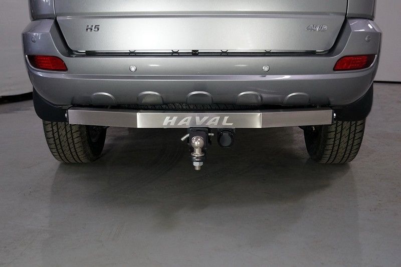 Фаркоп ТСС оцинкованный под американский квадрат для Haval H5 2020-2021 с накладкой с надписью Haval. Артикул TCU00157