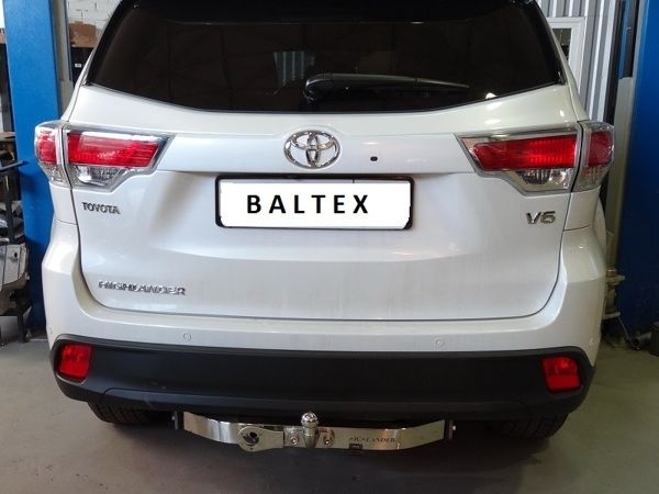Фаркоп Baltex для Toyota Highlander VI 2019-2026 с накладкой из нержавеющей стали. Фланцевое крепление. Артикул 249469