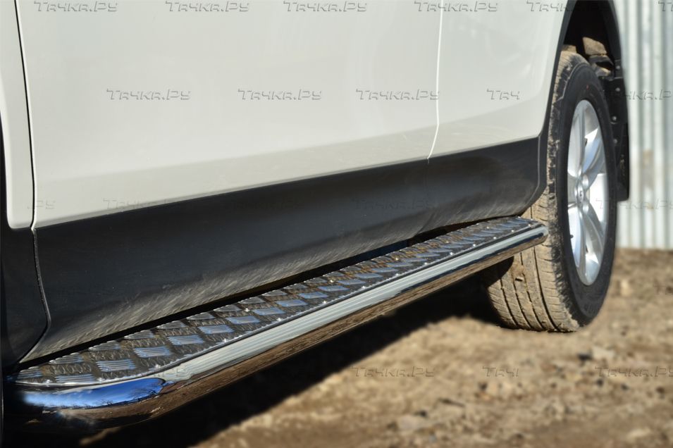 Защита порогов RusStal труба d42 с листом для Toyota RAV4 IV 2013-2015. Артикул TR4L-001285