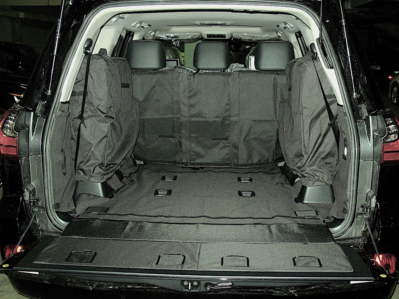 Защитный чехол AUTOSMSTUDIO "Maxi" в багажник автомобиля для Lexus LX 570 (7 мест) 04.2007-2026, черный. Артикул TP-LC200-MLUX-BL