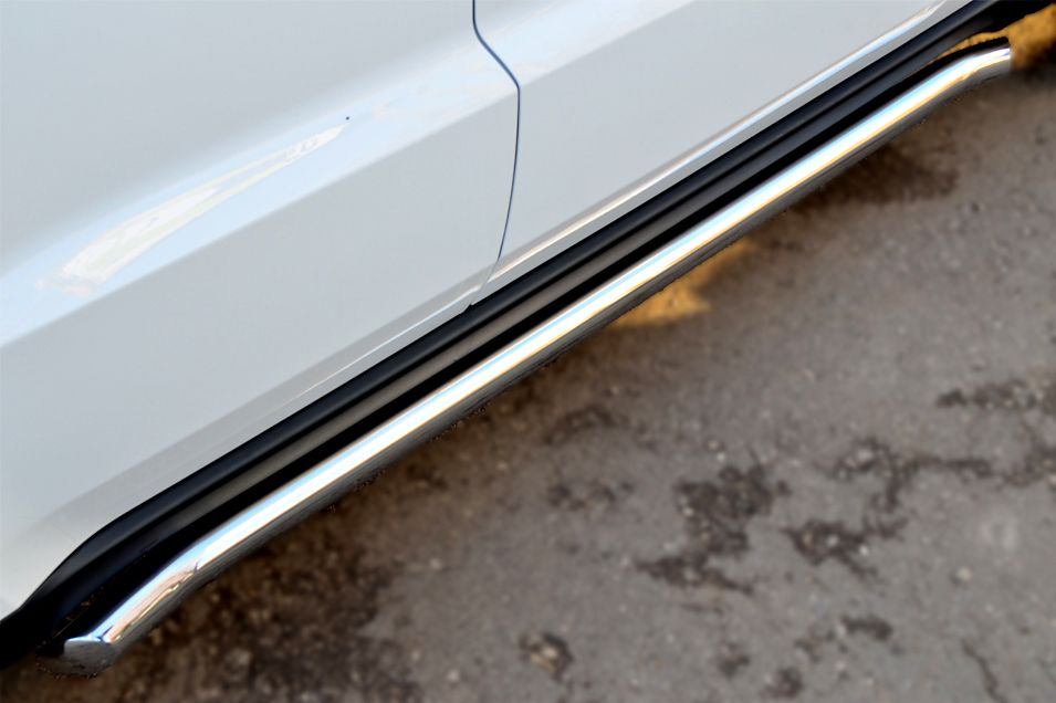 Защита порогов RusStal труба d63 мм (вариант 1) (секции) для Jeep Grand Cherokee WK2 2013-2026. Артикул JGCT-001531