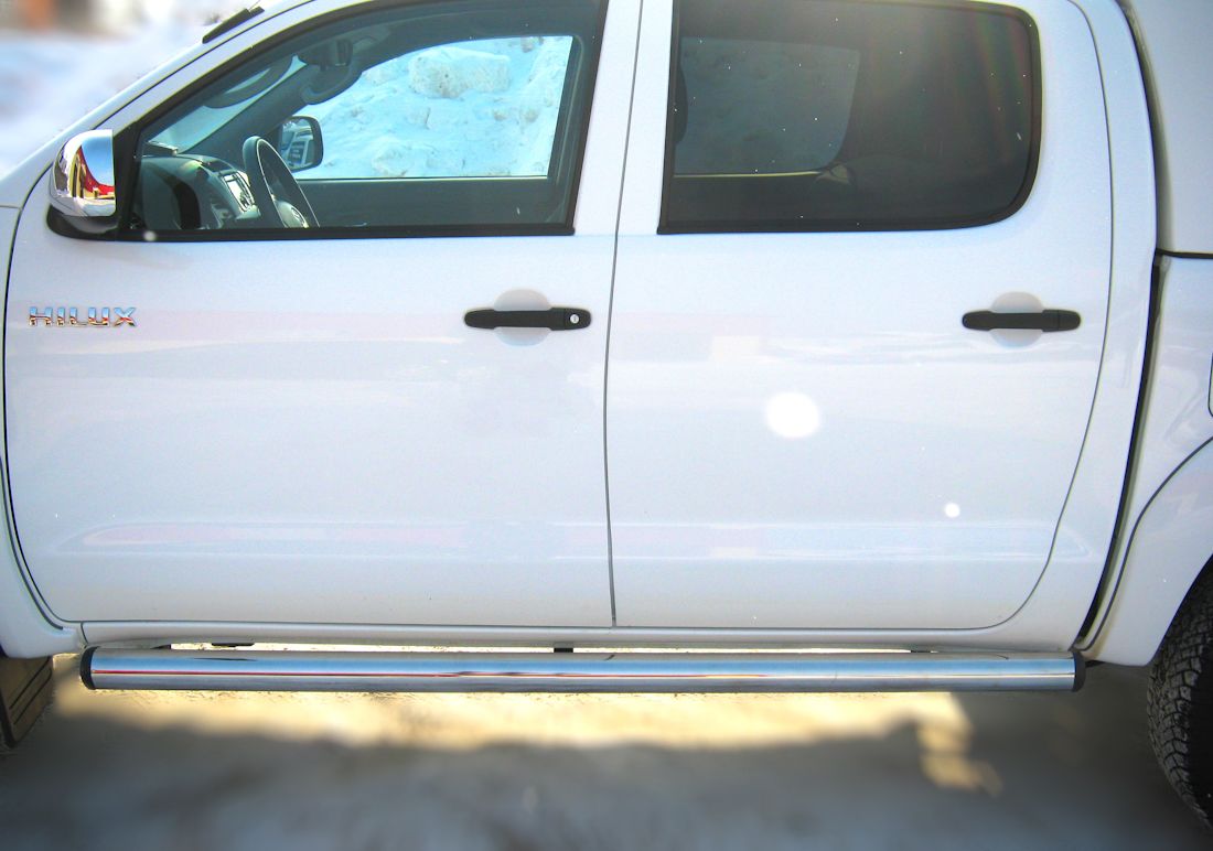 Защита порогов RusStal труба d76 (вариант 2) для Toyota Hilux VII 2011-2015. Артикул TLT-0000072