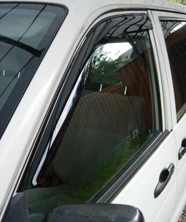 Дефлекторы Cobra Tuning для окон Toyota Town Ace Noah 1996-2001. Артикул T22896