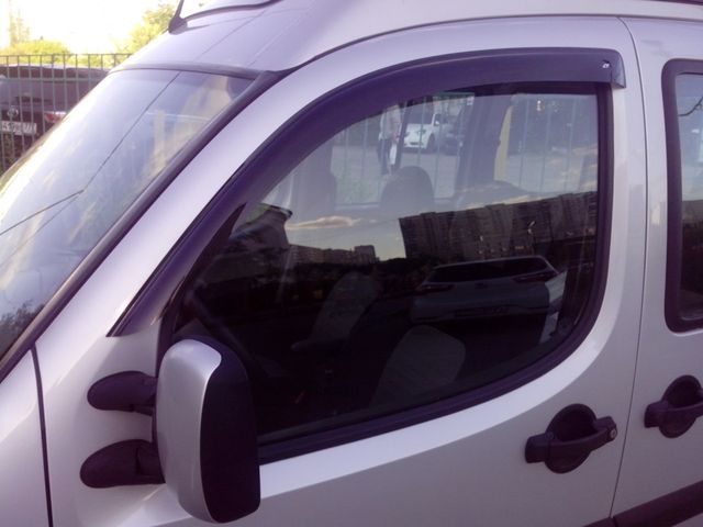 Дефлекторы Cobra Tuning для окон (передняя пара) Fiat Doblo 2000-2009. Артикул F20300