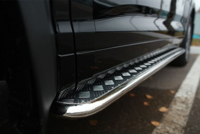 Защита порогов RusStal труба d42 с листом для Toyota Highlander III 2014-2026. Артикул THRL-001920