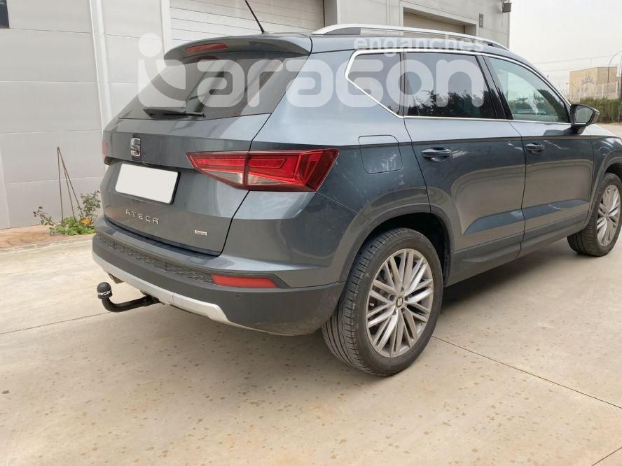Фаркоп Aragon для Seat Ateca 2016-2026. Быстросъемный крюк. Артикул E5815AV