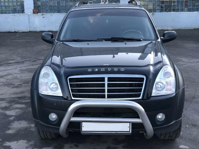Дефлектор VT52 для капота SsangYong Rexton II 2006-2012. Артикул SSY05VT