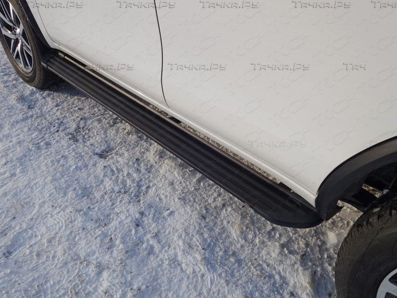 Пороги алюминиевые ТСС Slim Line Black 1820 мм для Toyota Fortuner II 2015-2026. Артикул TOYFORT17-31B
