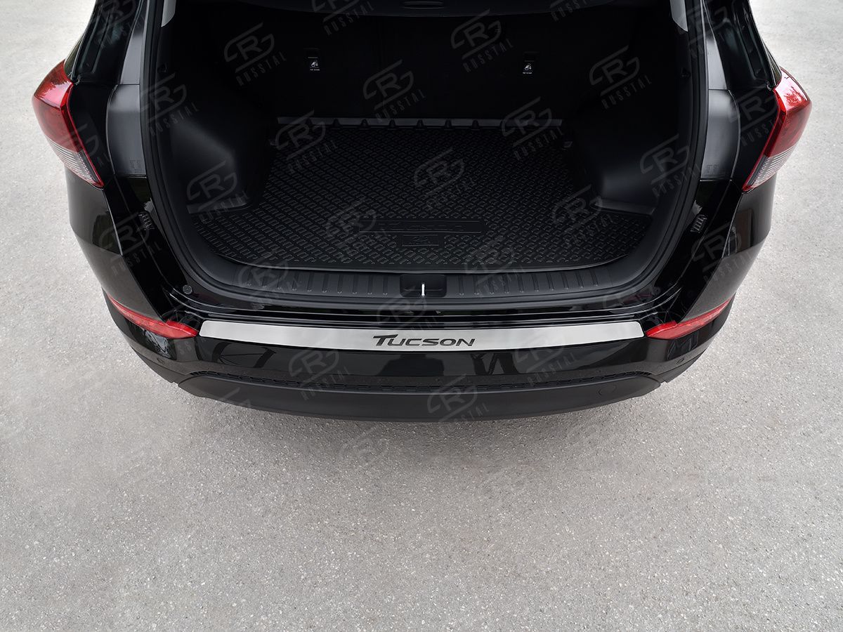 Накладка на задний бампер RusStal для Hyundai Tucson III 2015-2018 (лист нерж. шлифованный с надписью). Артикул HTUCN-003477