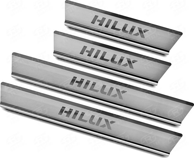 Накладка RusStal на пороги (лист нерж. шлифованный с надписью) для Toyota Hilux VIII 2015-2026. Артикул TOHIL15-03
