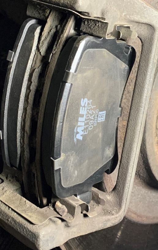 Тормозные колодки Miles (Semi-Metallic). Артикул E110264