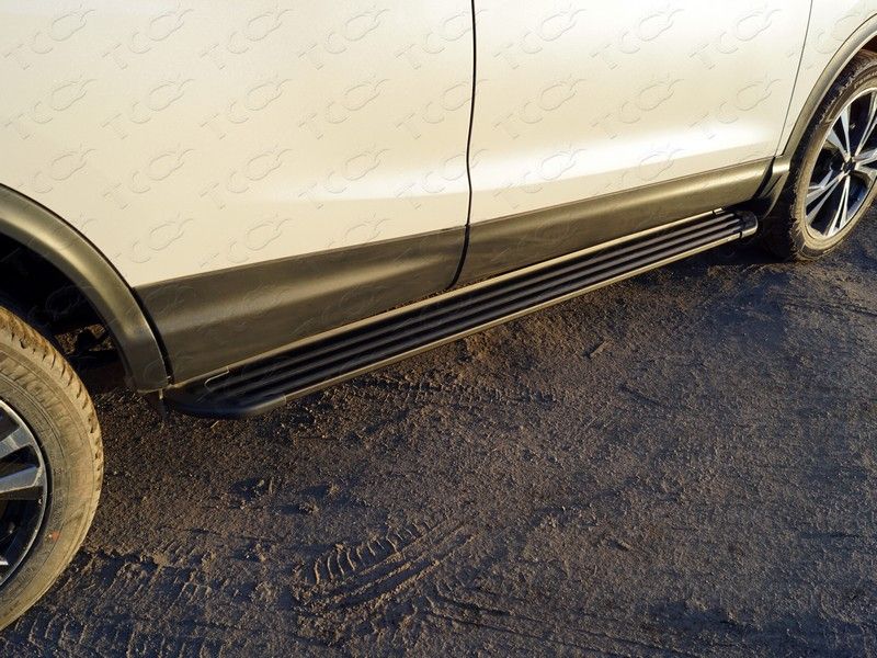 Пороги алюминиевые ТСС Slim Line Black 1720 мм для Nissan Qashqai II рестайлинг 2019-2021. Артикул NISQASH19-29B