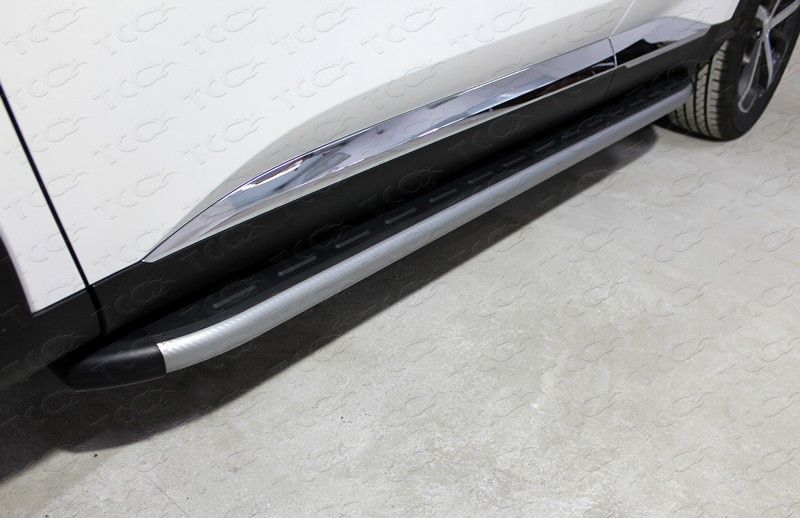 Пороги алюминиевые ТСС с пластиковой накладкой 1720 мм для Haval F7 (1,5 л, 4WD) 2019-2022 Карбон серебро. Артикул HAVF719-34SL