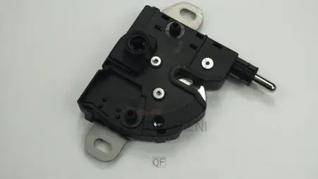 ЗАМОК КАПОТА (Quattro Freni). Артикул QF42G00017