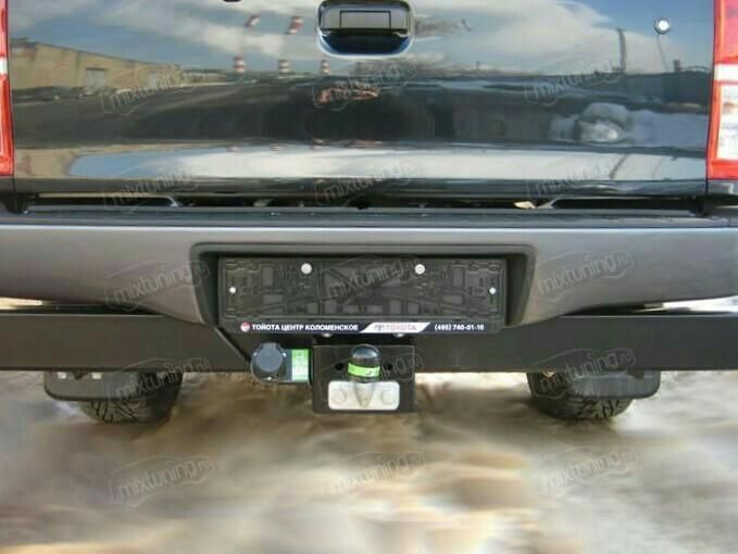 Фаркоп Лидер-Плюс для Toyota Hilux VII Double Cab N2 с подножкой 2008-2015. Фланцевое крепление. Артикул T114-F