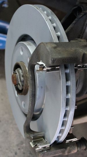 Тормозной диск Zimmermann Coat Z передний для Citroen C3 II 2009-2016. Артикул 440.3106.20