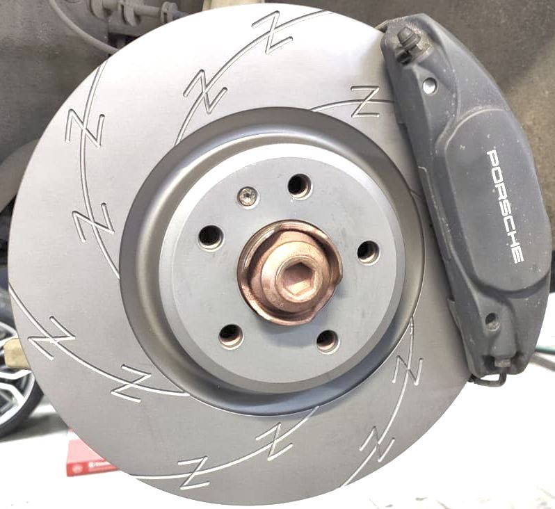 Тормозной диск Zimmermann Black Z. Артикул 100.3356.55