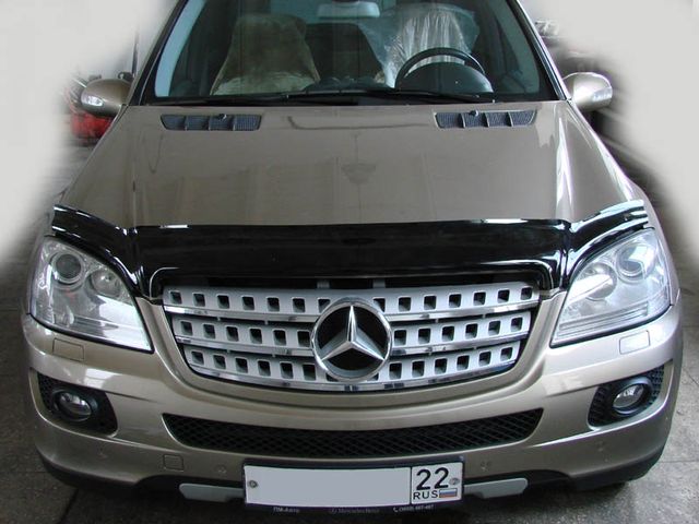 Дефлектор SIM для капота Mercedes-Benz M-Класс (ML) W164 2005-2011. Артикул SMERM0512