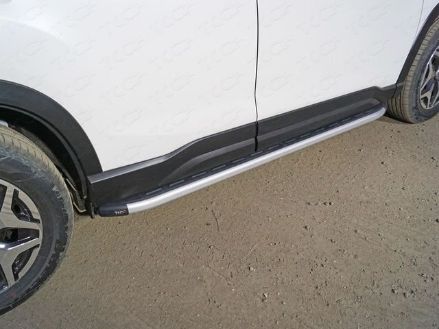 Пороги алюминиевые ТСС с пластиковой накладкой 1720 мм Subaru Forester V (S5) 2018-2024. Артикул SUBFOR18-32AL