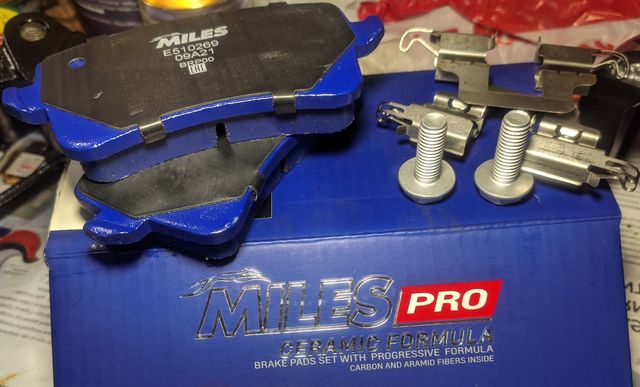 Тормозные колодки Miles (Керамика) задние для Audi S5 I (8T) 2011-2017. Артикул E510269