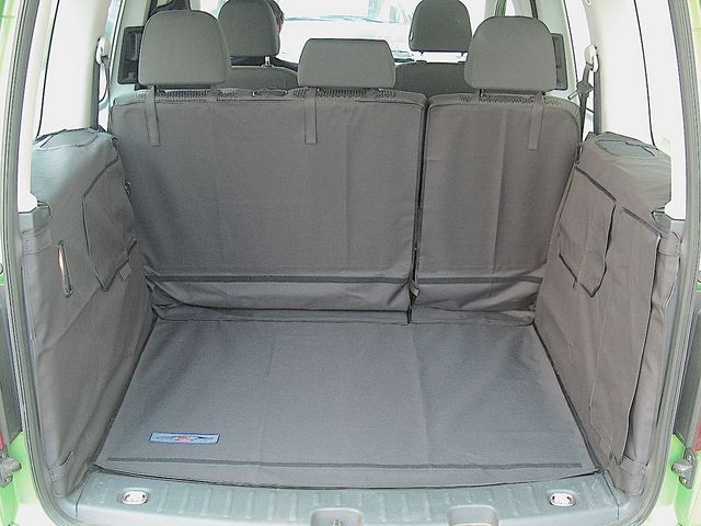 Защитный чехол AUTOSMSTUDIO "Maxi" в багажник автомобиля для Volkswagen Caddy IV (5 мест) 2015-2020, черный. Артикул TP-VW-CADII5-MAXI-BL