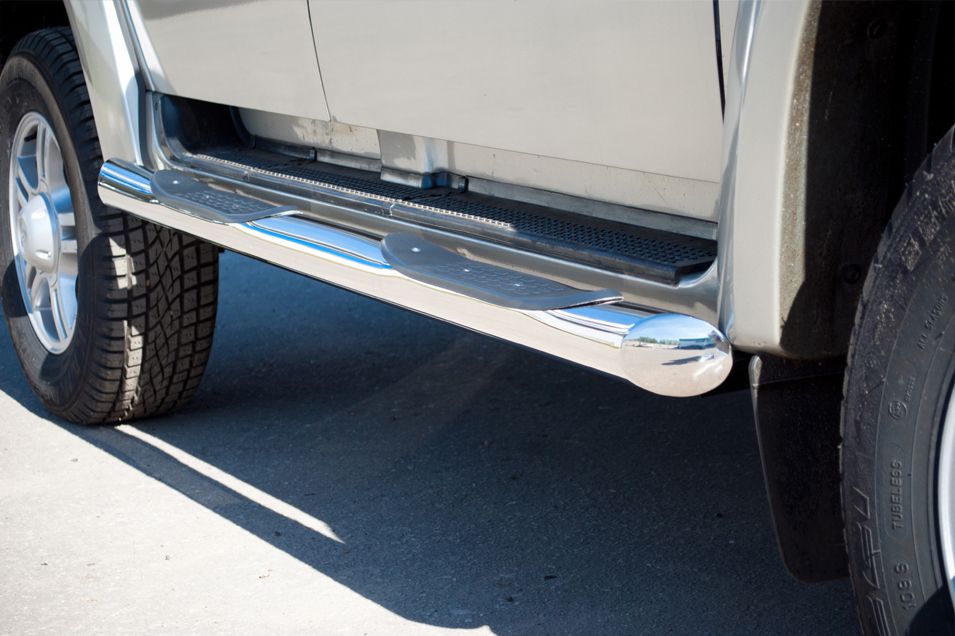 Защита порогов RusStal труба d76 с накладками (вариант 1) для УАЗ Patriot 2005-2014. Артикул UPT-0005051