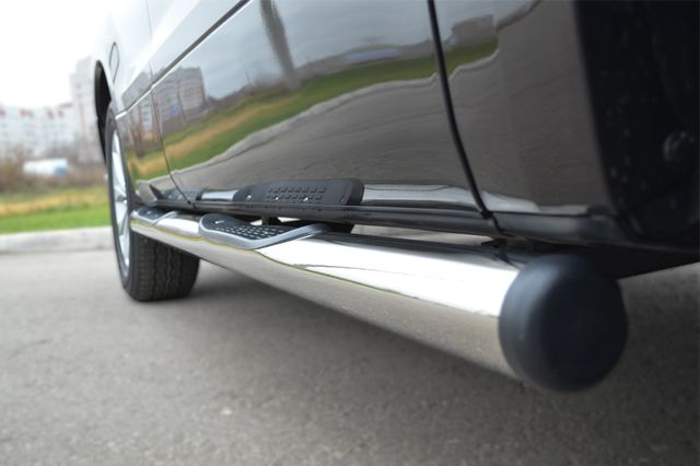 Защита порогов RusStal труба d76 с накладками (вариант 2) для Suzuki Grand Vitara 5-дв. 2012-2015. Артикул SVT-0010952