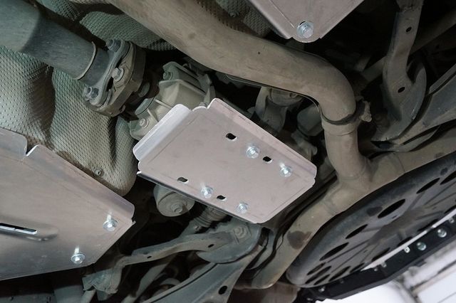 Защита алюминиевая ТСС (4 мм) для заднего редуктора GAC GS8 2021-2023. Артикул ZKTCC00557