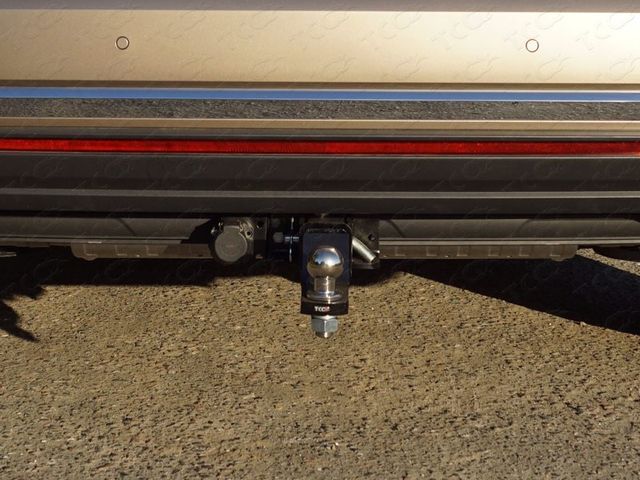 Фаркоп ТСС оцинкованный под американский квадрат для Volkswagen Touareg III (в т.ч. R-Line) 2018-2026 (нерж. шар). Артикул TCU00124N