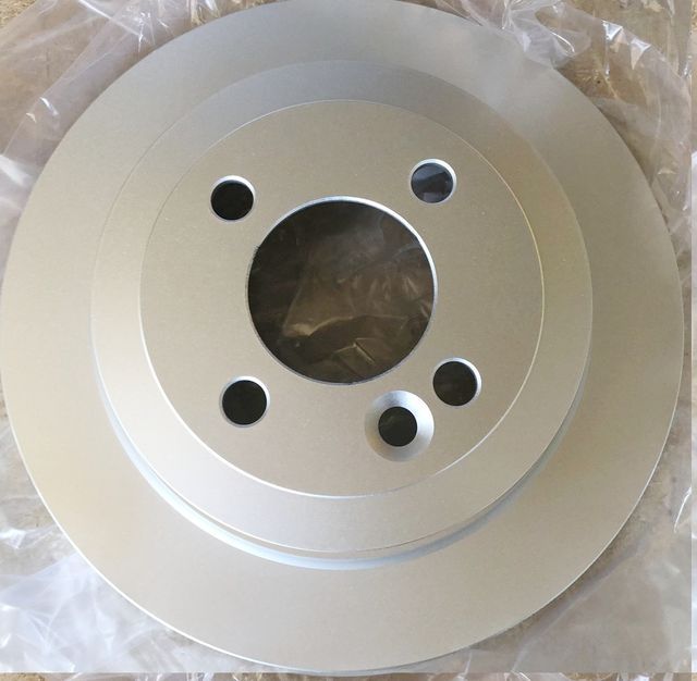 Тормозной диск Bosch задний для MINI Hatch II (R56) 2006-2013. Артикул 0 986 478 601