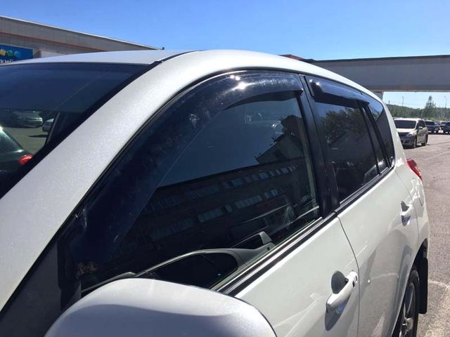 Дефлекторы SIM для окон Toyota RAV4 до рестайлинга 2006-2012. Артикул STORAV0632