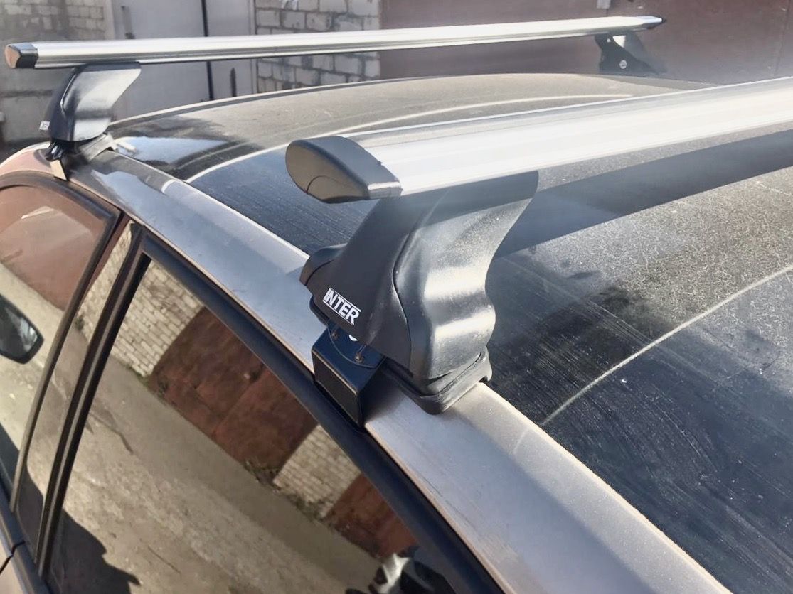 Багажник INTER на гладкую крышу для Volkswagen Polo седан 2009-2020 (Крыловидные дуги). Артикул 8835-1205