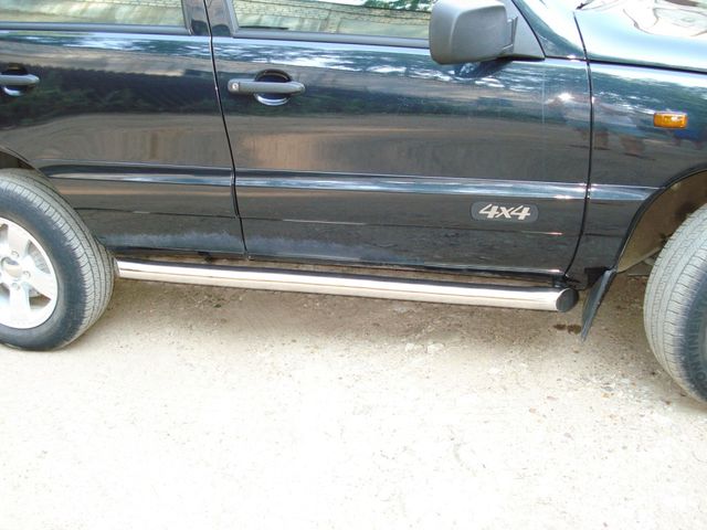 Защита порогов RusStal труба d63 (вариант 1) для Chevrolet Niva 2009-2020. Артикул NBT-0011801