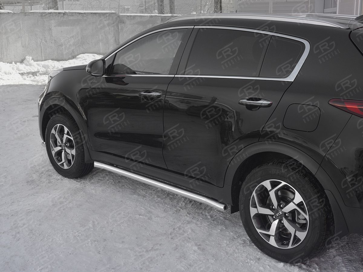 Защита порогов RusStal труба d63 секция для Kia Sportage IV рестайлинг 2018-2026. Артикул KST-003188