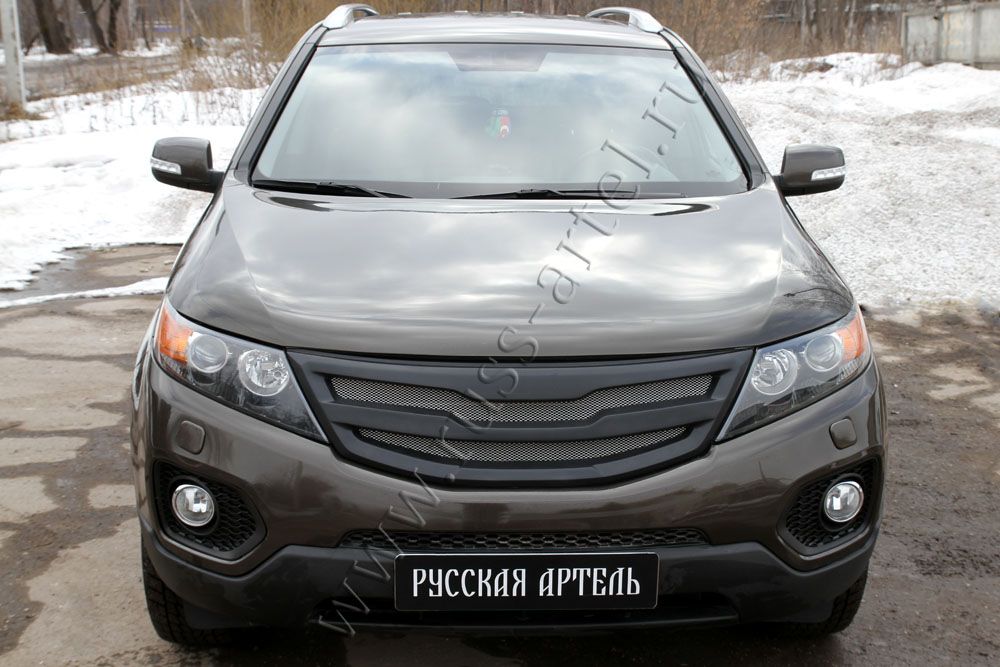 Решетка радиатора Русская Артель (3мм) с сеткой металлик для Kia Sorento R II 2010-2013. Артикул RRKSR-010600