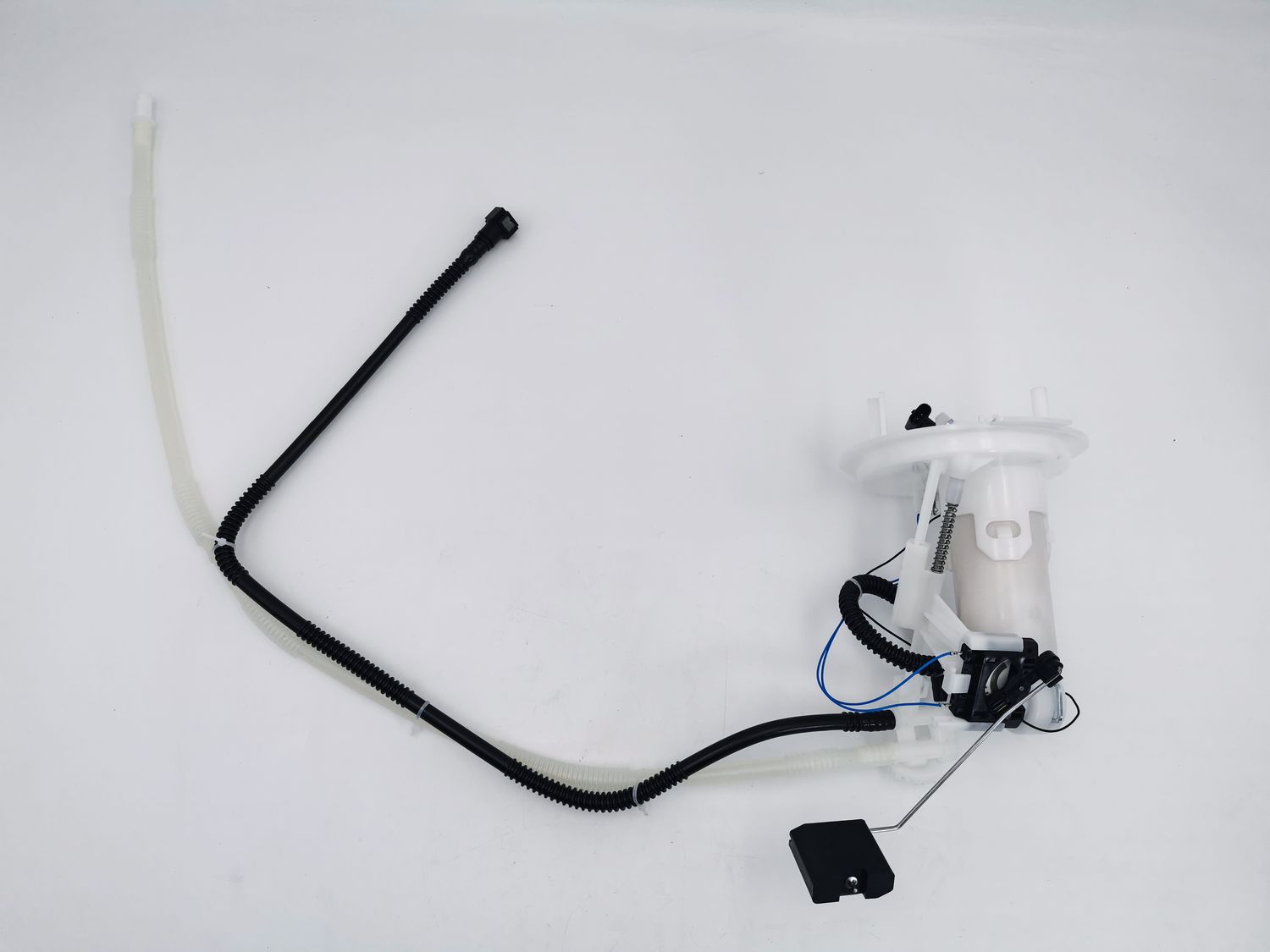 ТОПЛИВНЫЙ БЕНЗОНАСОС В СБОРЕ MERCEDES-BENZ C-CLASS (W204) C200 CGI (Achr). Артикул EFM1290156