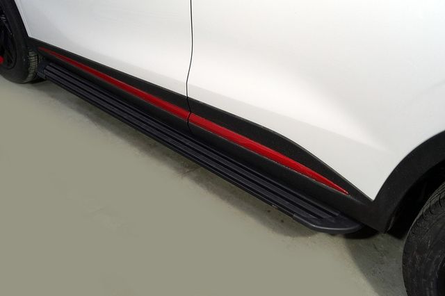 Пороги алюминиевые ТСС Slim Line Black 1720 мм для Omoda C5 2WD 2022-2026. Артикул OMOC522-10B