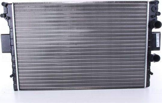 Радиатор охлаждения двигателя Nissens для IVECO Daily III 1999-2007. Артикул 61985