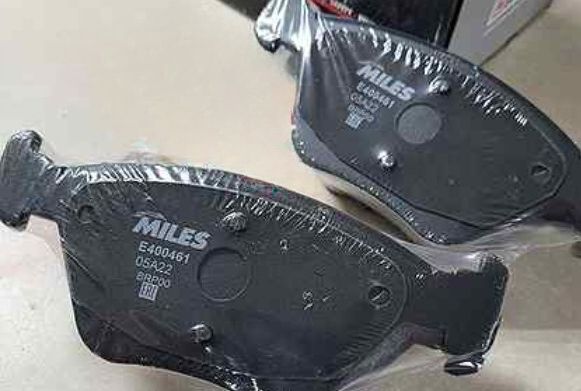Тормозные колодки Miles (Low-Metallic). Артикул E400461