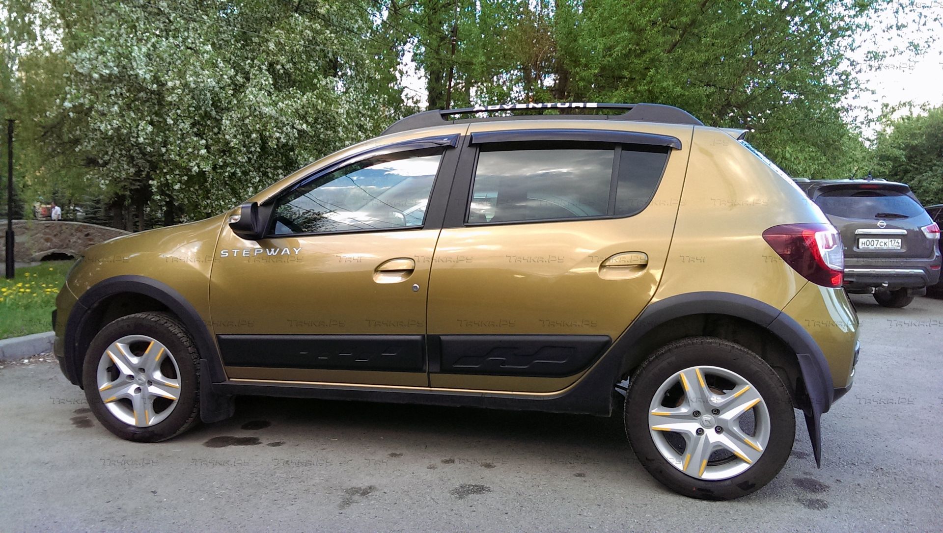 Дефлекторы Cobra Tuning для окон Renault Sandero II 2014-2026. Артикул R13214
