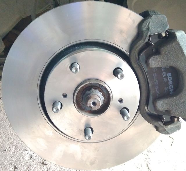 Тормозной диск Bosch. Артикул 0 986 479 560