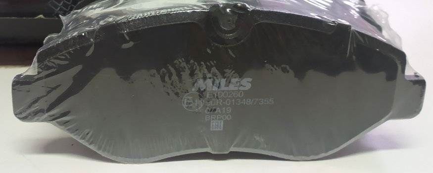 Тормозные колодки Miles (Semi-Metallic). Артикул E100260