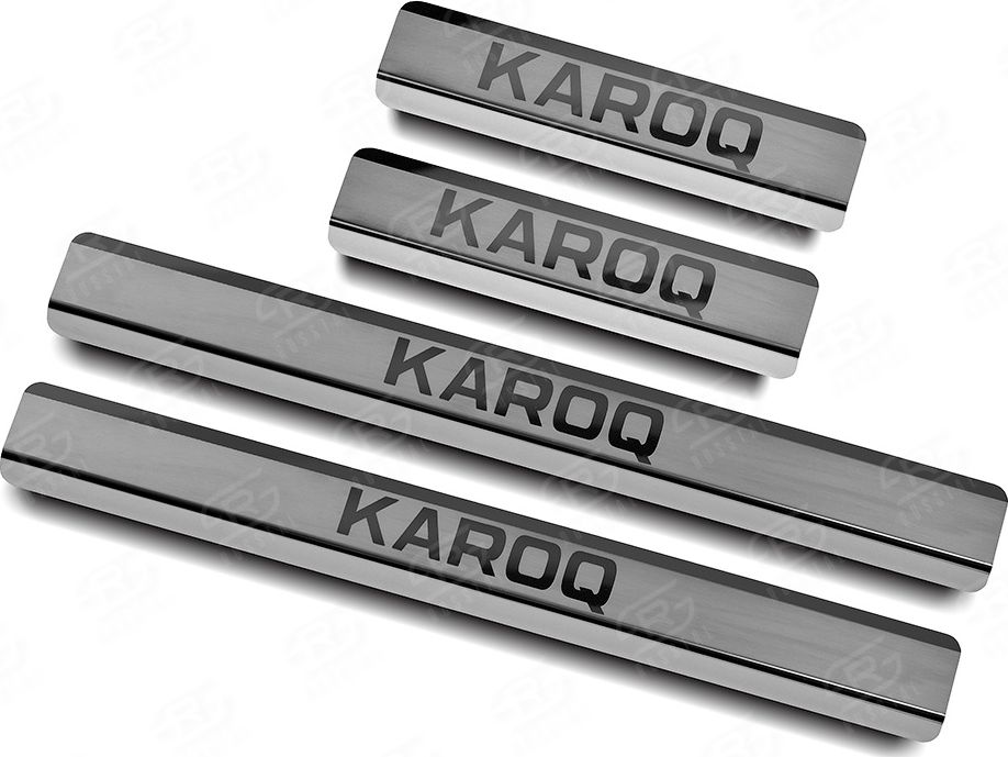 Накладка RusStal на пороги (лист нерж. шлифованный с надписью) для Skoda Karoq 2020-2026. Артикул SKKAR20-03