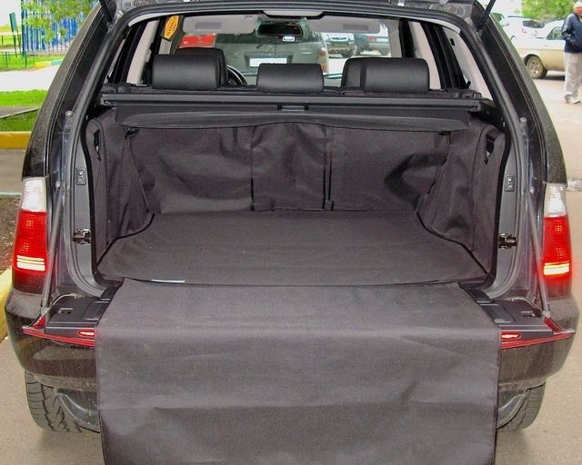 Защитный чехол AUTOSMSTUDIO "Maxi" в багажник автомобиля для BMW X5 E53 2000-2006, черный. Артикул TP-X5-MAXI-BL