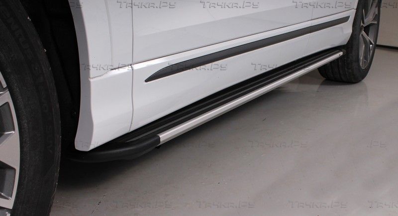 Пороги алюминиевые ТСС Slim Line Silver 2020 мм для Audi Q8 2019-2026. Артикул AUDIQ819-13S